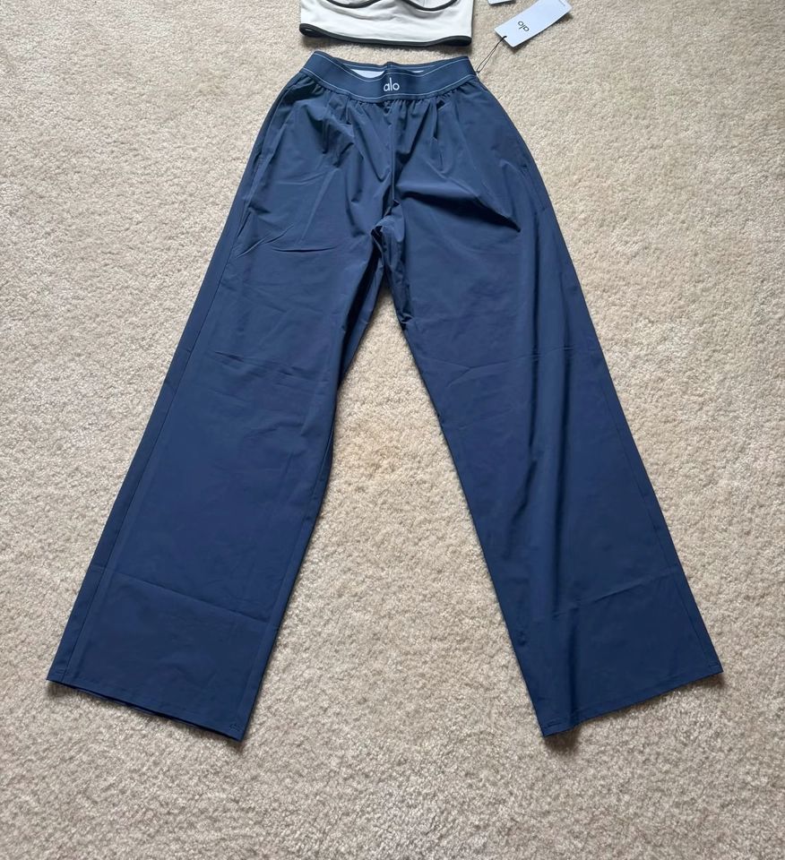 新品 Alo Yoga パンツ ボトム トラウザー アローヨガ ブラック