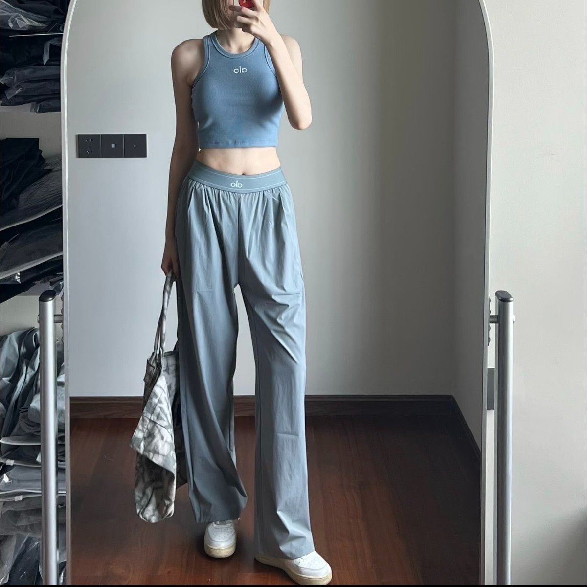 新品 Alo Yoga パンツ ボトム トラウザー アローヨガ ブラック