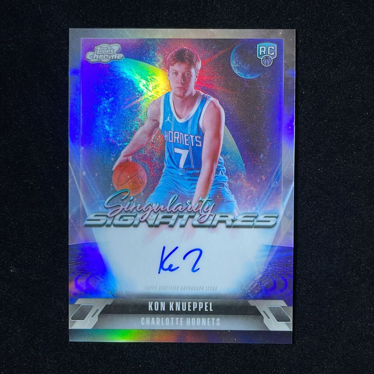Kon Knueppel コン・カニップル Topps Cosmic Chrome 2025-26 RC On Card Auto 直筆 サイン Hornets ホーネッツ
