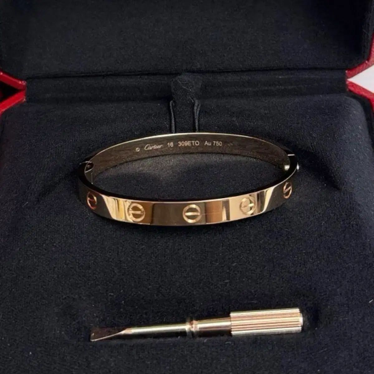 Cartier LOVE Classic モデル