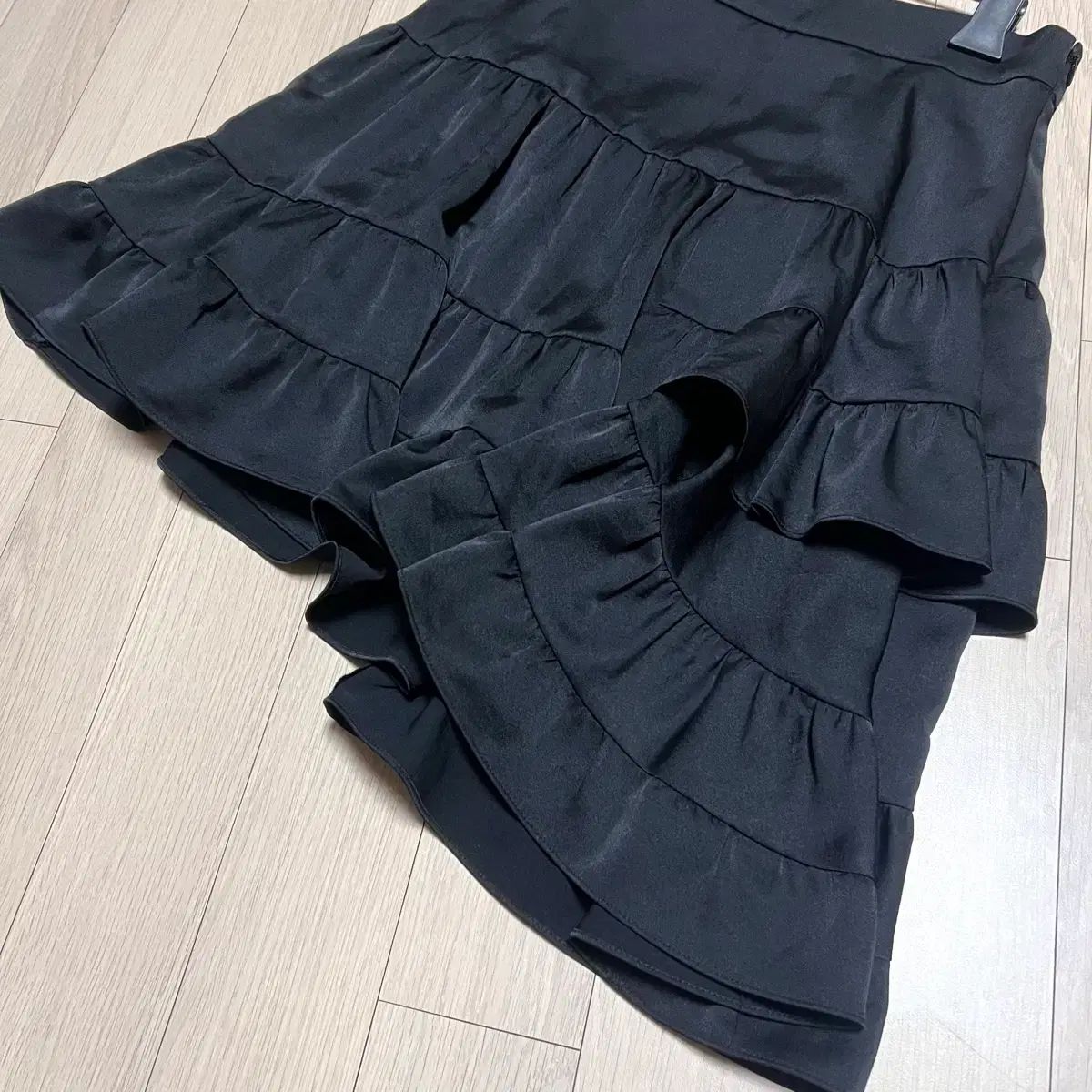 LUCKY CHOUETTE アシンメトリー フリル ティアード フリル スカート ミニスカート スカート ブラック 黒 サテン シルキー