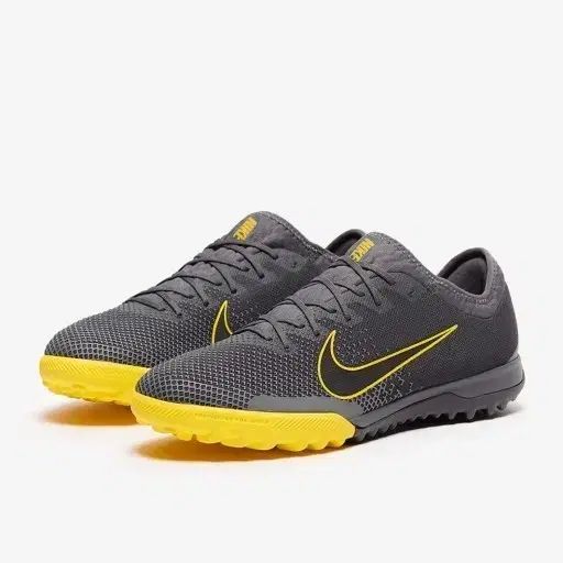 NIKE サッカーシューズ