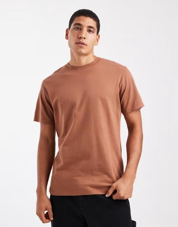 エイソス メンズ トップス Tシャツ クルーネック ASOS DESIGN essentials crew neck Tshirt Rawhide ブラウン
