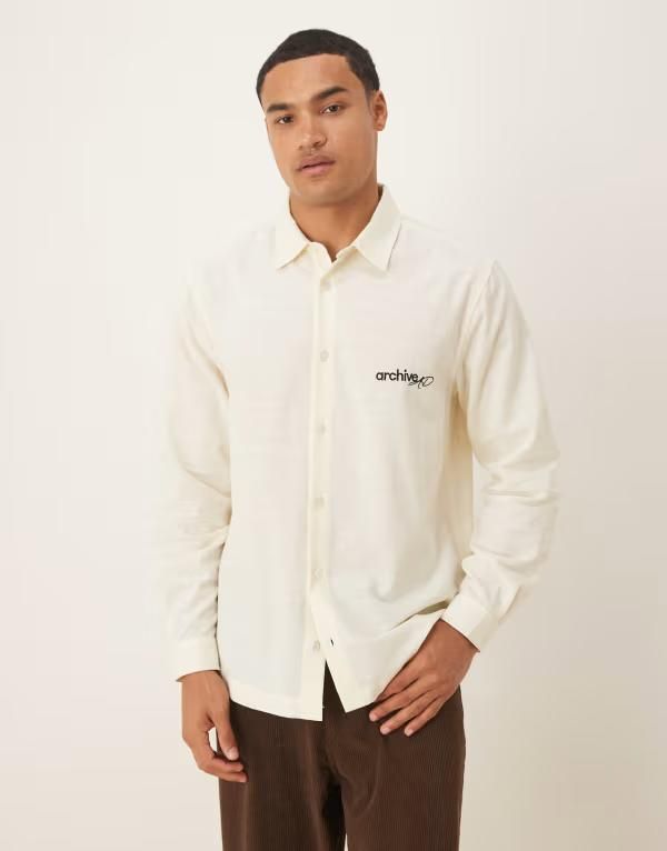 エイソス メンズ トップス シャツ レギュラーフィット ASOS DESIGN regular fit shirt with chest embroidery BEIGE ベージュ