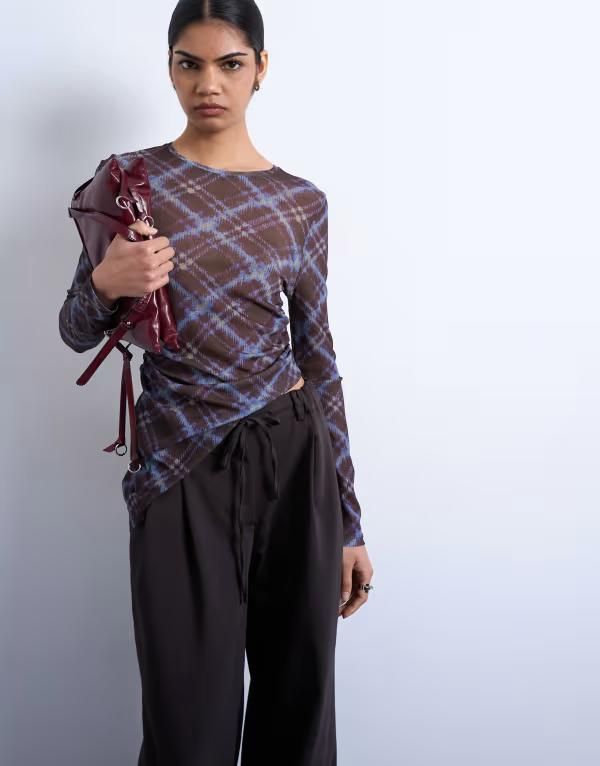 トップショップ レディース トップス Tシャツ アシンメトリー プリント Topshoplaid print asymmetric long sleeve top in multi マルチカラー