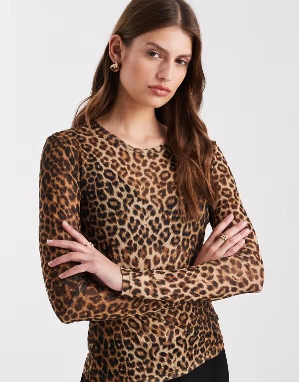 ヴェロモーダ レディース トップス Tシャツ プリント メッシュ シアー Vero Moda sheer long sleeve mesh top in leopard print Silver Mink LEO ミンク