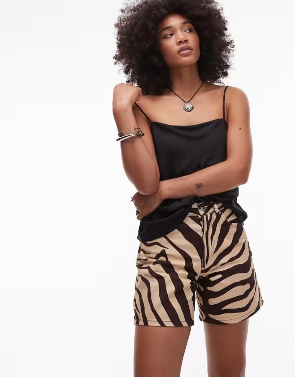 トップショップ レディース ボトムス ハーフパンツ・ショーツ プリント ショートパンツ デニム Topshop denim editor shorts in zebra print Black And Cream クリーム