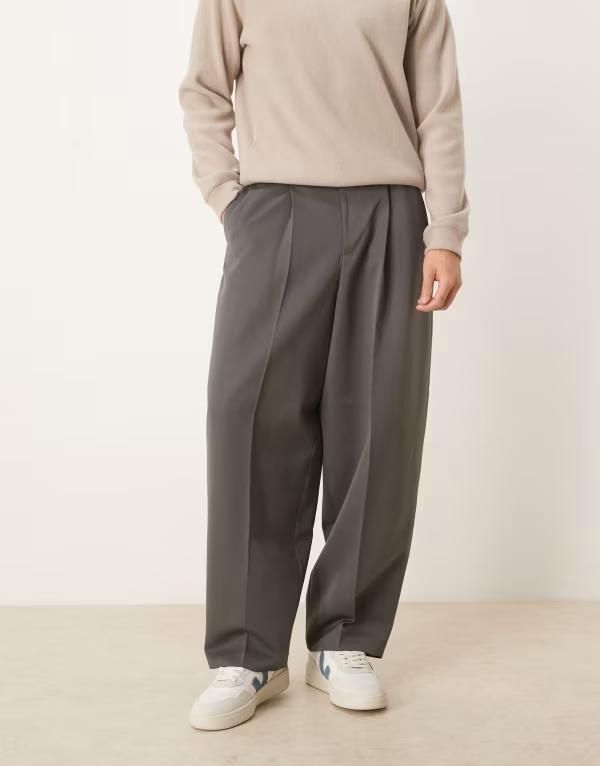 エイソス メンズ ボトムス カジュアルパンツ プリーツ ASOS DESIGN pleated extreme taperedress pants in charcoal チャコール