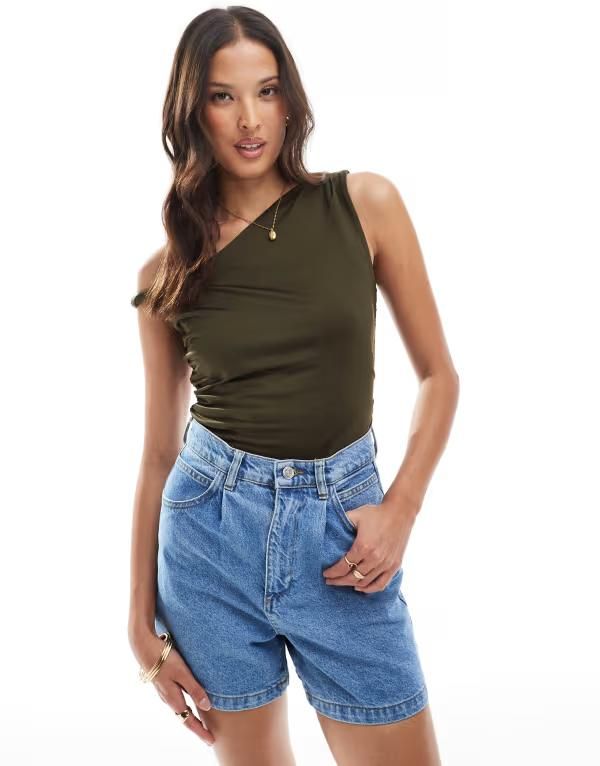 ミスセルフフリッジ レディース ボトムス ハーフパンツ・ショーツ ショートパンツ デニム Miss Selfridge denim Bermuda shorts in mid wash Mid Wash デニム 9,436円
