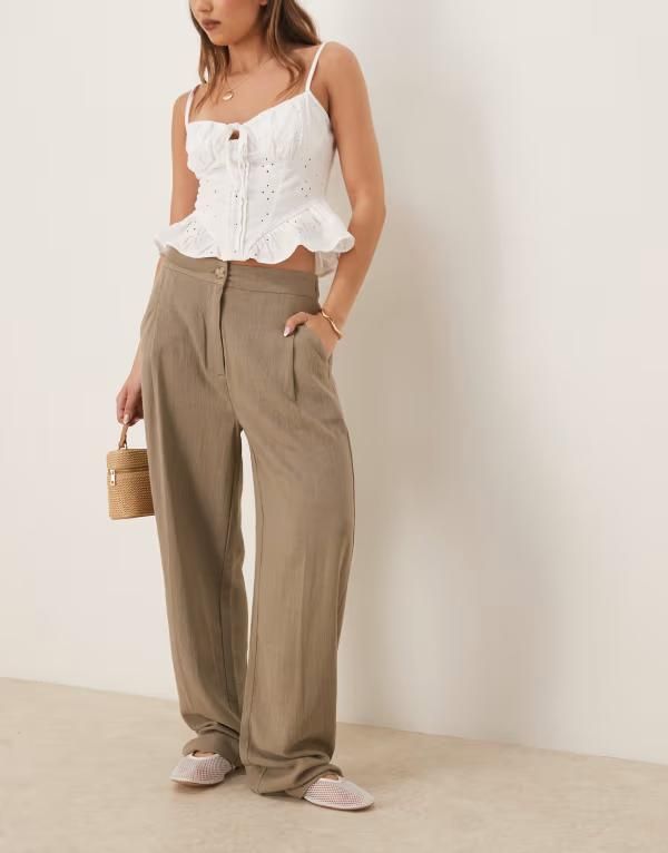 エイソス レディース ボトムス カジュアルパンツ パンツ リネン ASOS DESIGN pleat front tapered pants with linen Khaki カーキ