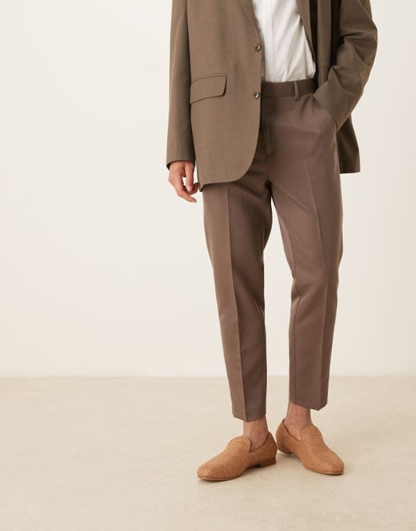 エイソス メンズ ボトムス カジュアルパンツ テーパードフィット パンツ ASOS DESIGN tapered fit dress pants BROWN ブラウン