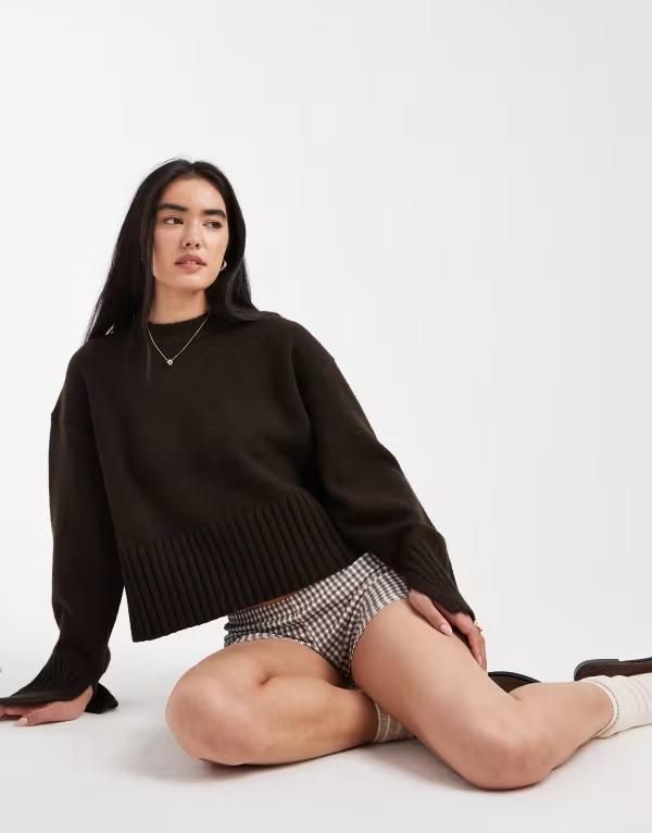 モンキ レディース アウター ニット・セーター クルーネック リブ セーター ニット Monki crew neck knit sweater with ribbed cuffs and hem detailing in dark chocolate Brow