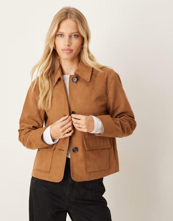 ジェイディーワイ レディース アウター ジャケット・ブルゾン スエード ジャケット JDY faux suede short jacket with pocket in tan BROWN ブラウン