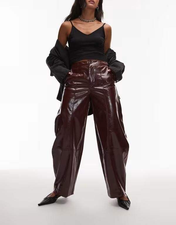 エイソス レディース ボトムス カジュアルパンツ パンツ レザー フェイクレザー ASOS DESIGN faux leather barrel leg pants with tab detail Burgundy バーガンディ 12,760円