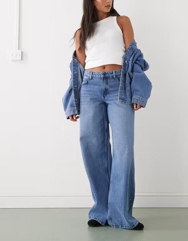 ノイジーメイ レディース ボトムス デニムパンツ ワイドレッグ ローライズ デニム ジーンズ Noisy May low rise wide leg jeans in mid blue denim Medium blue denim デニム