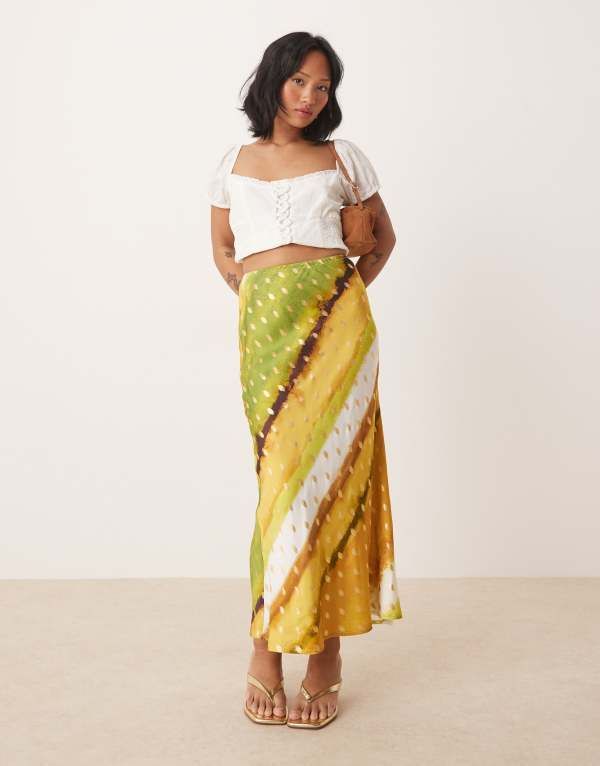 ネバーフリードレスド レディース ボトムス スカート プチ プリント サテン マキシ Never Fully Dressed Petite Dorris satin gold fleck maxi skirt print Green ombre グリーン