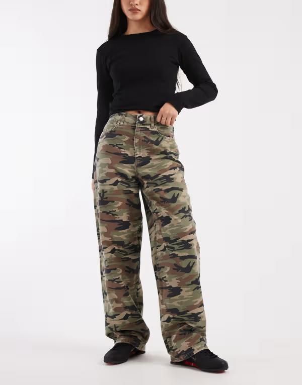ミスセルフフリッジ レディース ボトムス デニムパンツ プリント ジーンズ Misselfridge baggy jeans in camouflage print Camo print