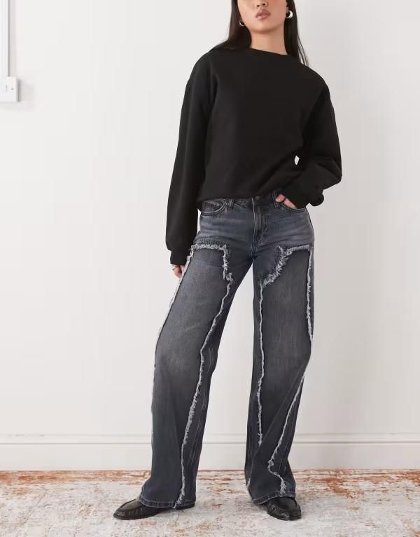 ウィークデイ レディース ボトムス デニムパンツ ジーンズ Weekday ample lowaist baggy fit jeans with frayedetailing in mid blue wash Kimberly blue ブルー
