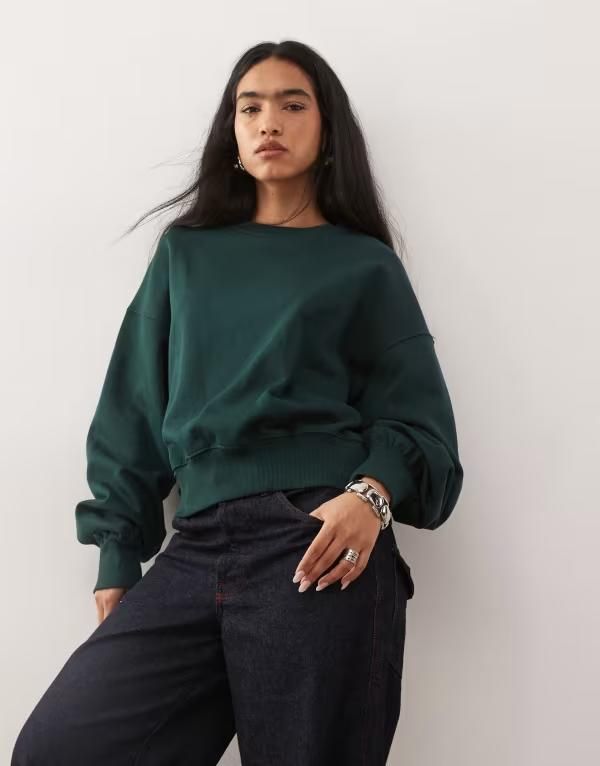 ウィークデイ レディース アウター パーカー・スウェット シャツ Weekday standard fit sweatshirt in dark green グリーン