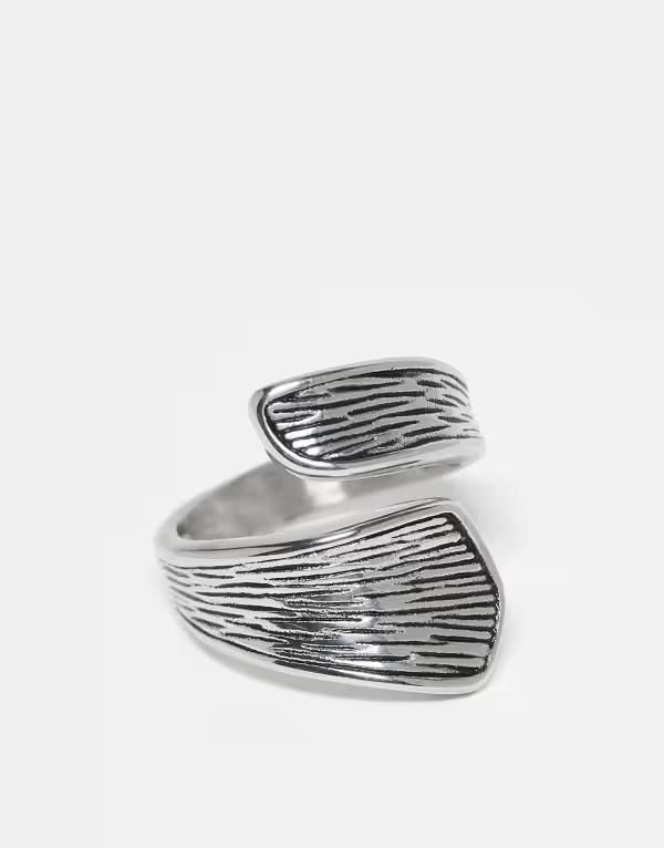 エイソス メンズ アクセサリー リング Tシャツ ASOS DESIGN waterproof stainlessteel ridge textured wrap ring in burnished SILVER シルバー