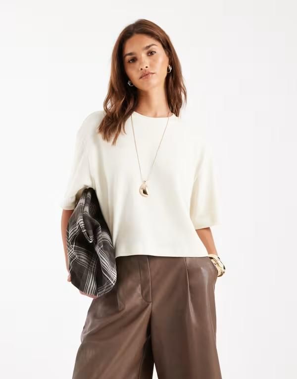 エイソス レディース トップス Tシャツ ジャージー ASOS DESIGN textured jersey boxy crop Tshirt in cream クリーム 7,015円