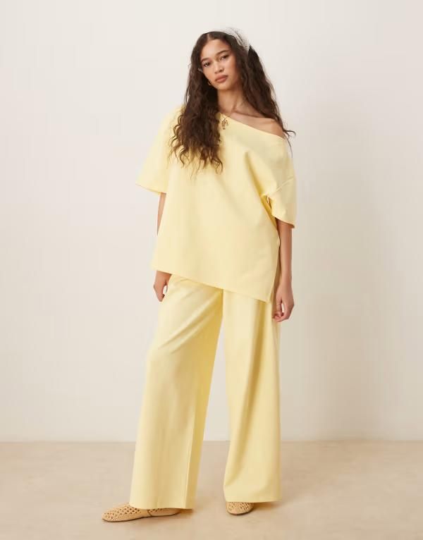 エイソス レディース ボトムス カジュアルパンツ ワイドレッグ パンツ ASOS DESIGN interlock wide leg pants in yellowイエロー