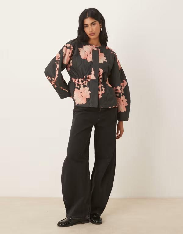 エイソス レディース アウター ジャケット・ブルゾン ウエストマーク フラワー柄 キルティング フラワー ジャケット ASOS DESIGN cinched waist jacket with quilted allover floral design Bla エイソス レディース アウター ジャケット・ブルゾン ウエストマーク フラワー柄 キルティング フラワー ジャケット ASOS DESIGN cinched waist jacket with quilted allover floral design Bla