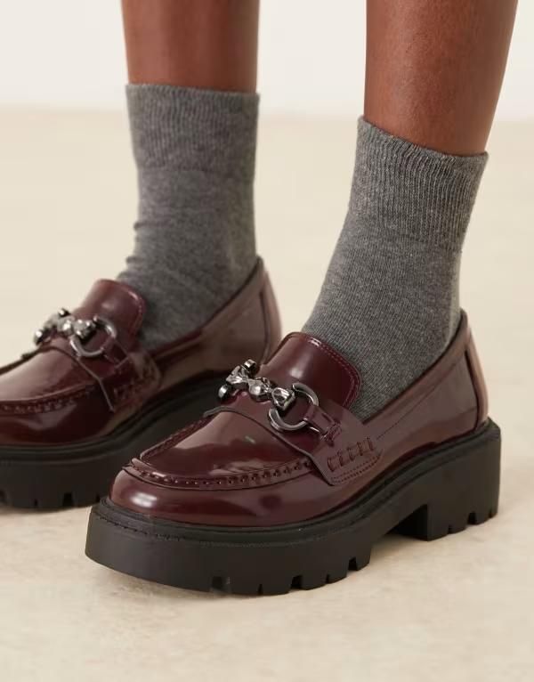 エイソス レディース シューズ スリッポン・ローファー ローファー ASOS DESIGN Milan chunky chain detail loafers Burgundy バーガンディ