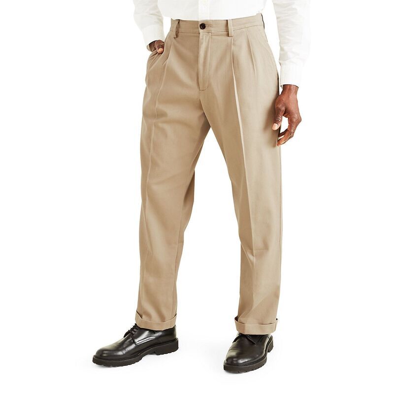 ドッカーズ メンズ ボトムス カジュアルパンツ プリーツ Mens Dockerstretch Easy Khaki RelaxedFit Pleated Pants Khaki カーキ