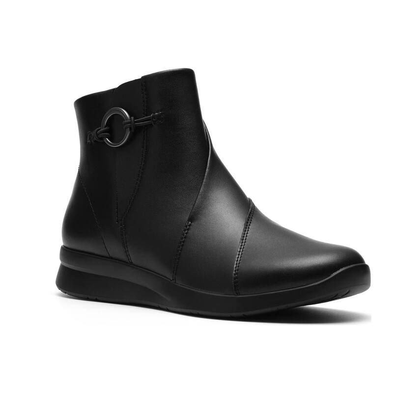 クラークス レディース シューズ ブーツ・レインブーツ アンクル ヒール Clarks Ellowyn Deva Womens Block Heel Zip Closure Ankle Boots Black Leather ブラック