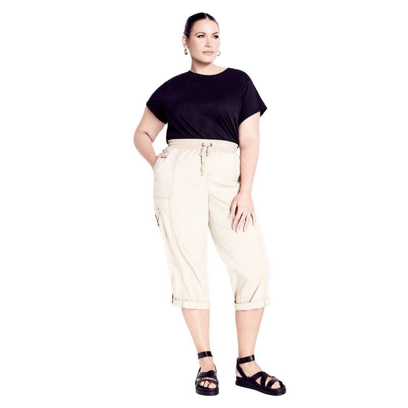 アベニュー レディース ボトムス カジュアルパンツ プラスサイズ コットン キャップ Avenue Womens Plusize Cotton Roll Up Capri Sand サンド