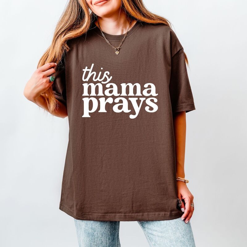 Simply Sage Market レディース トップス Tシャツ Simply Sage Markethis Mama Prays Heavyweightee Cocoa ココア