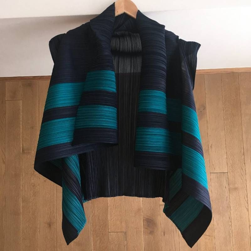 極美品 PLEATS PLEASEプリーツプリーズ 変形 トップスF PP21-JF541