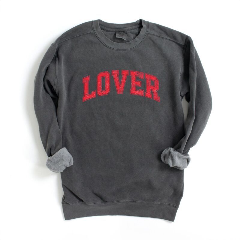 Simply Sage Market レディース トップス Tシャツ スウェット グラフィック Simply Sage Market Lover Varsity Archedistressed Womens Garment Dyed Graphic Sweat