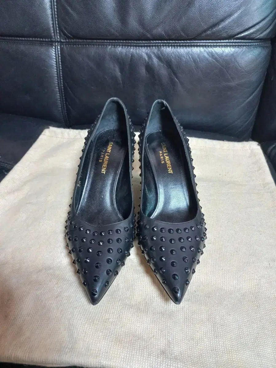 Saint Laurent サンローラン ブラック スタッズ ヒール