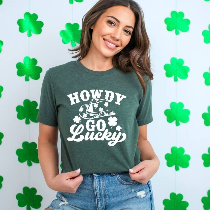 Simply Sage Market レディース トップス Tシャツ Simply Sage Market Howdy Go Lucky Clovershort Sleeve Tee Forest フォレスト