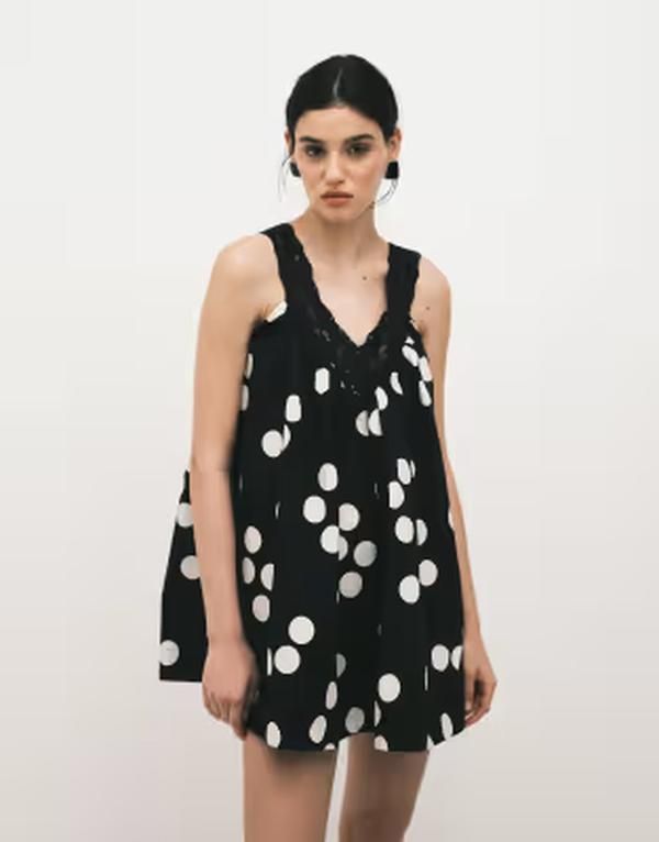 エイソス レディース トップス ワンピース Vネック ドット ミニ オーバーレイ レース ASOS DESIGN vneck smock poplin mini sundress with lace overlay and white polka dots M