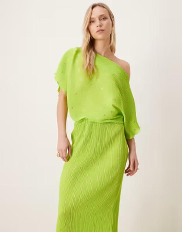 ネバーフリードレスド レディース トップス ワンピース ドット プチ トール Never Fully Dressed Petite Tilly off the shoulder pliss midaxi dress in lime with metallic