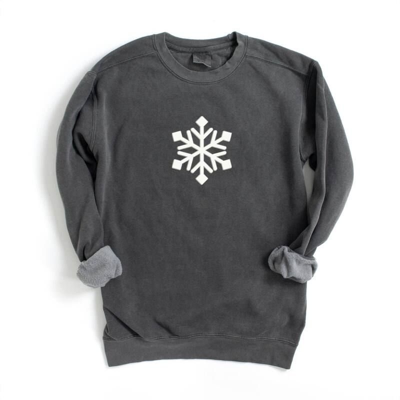 Simply Sage Market レディース トップス Tシャツ スウェット グラフィック Simply Sage Market Small Snowflake Puff Womens Garment Dyed Graphic Sweatshirt Pep