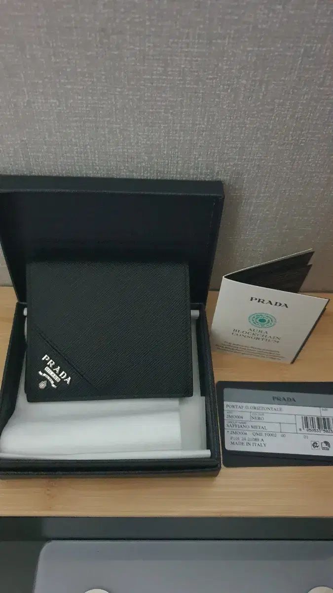 PRADA プラダ サフィアーノ 二つ折り財布 ブラック