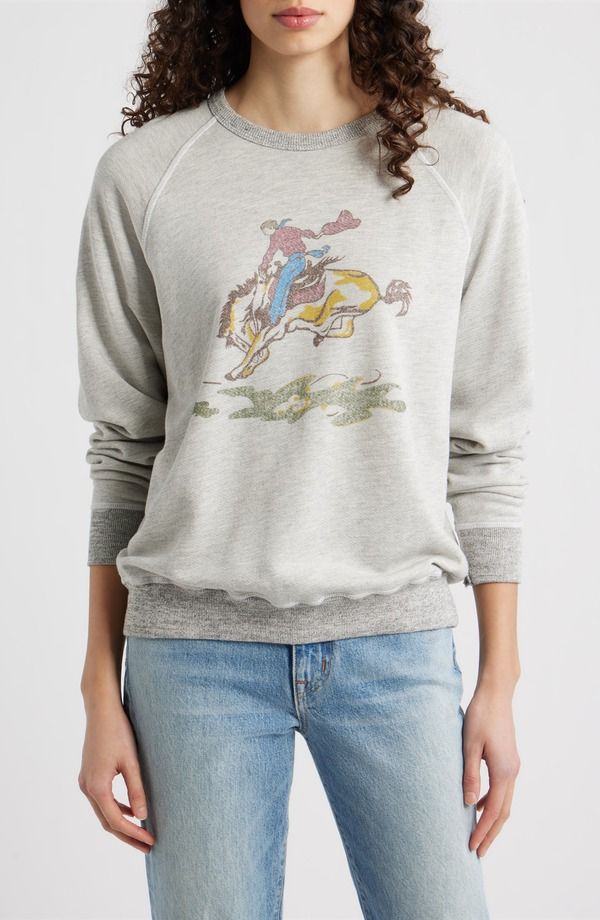 ザ・グレート レディース アウター パーカー・スウェット シャツ コットン グラフィック THE GREAT College Raglan Sleeve Cotton Graphic Sweatshirt Soft Heather Grey グレー