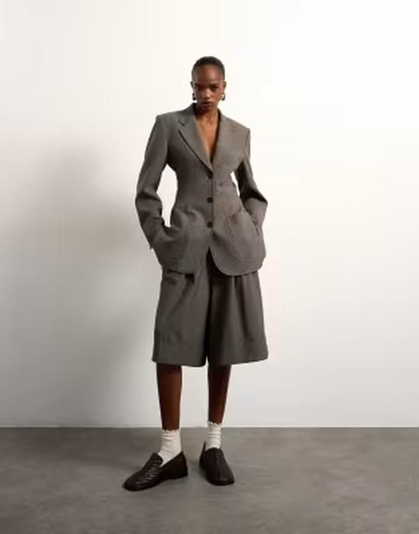 トップショップ レディース ボトムス ハーフパンツ・ショーツ ショートパンツ Tolu Coker x Topshop tailored longline shorts in taupe トープ