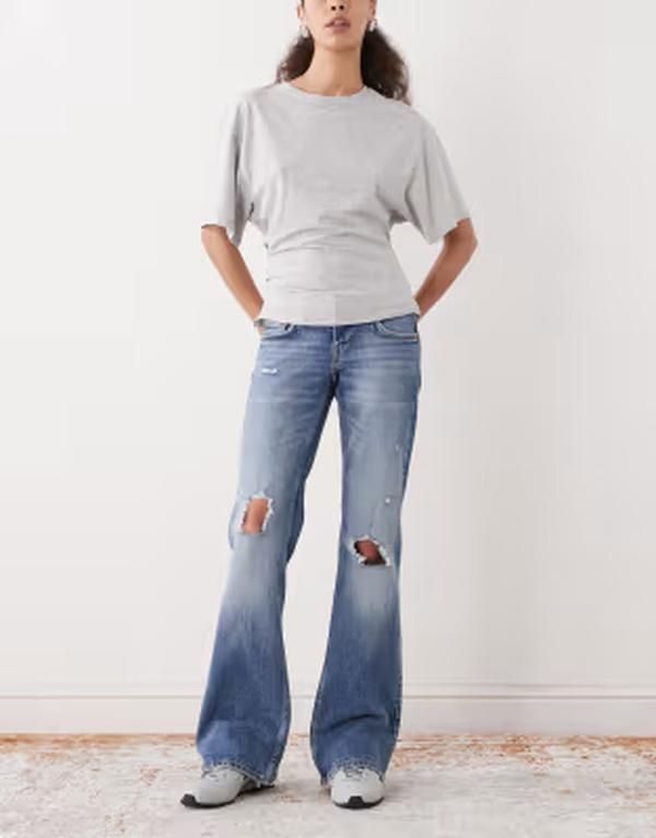 ウィークデイ レディース ボトムス デニムパンツ ブーツカット ブーツ ジーンズ Weekday distressed bootcut flared jeans in mid Blue Horses ブルー