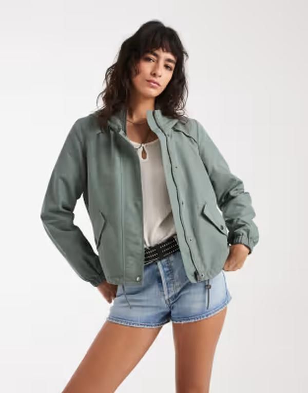 ヴェロモーダ レディース アウター ジャケット・ブルゾン コート Vero Moda short festival rain coat withood andrawstring hem in laurel Wreath グリーン