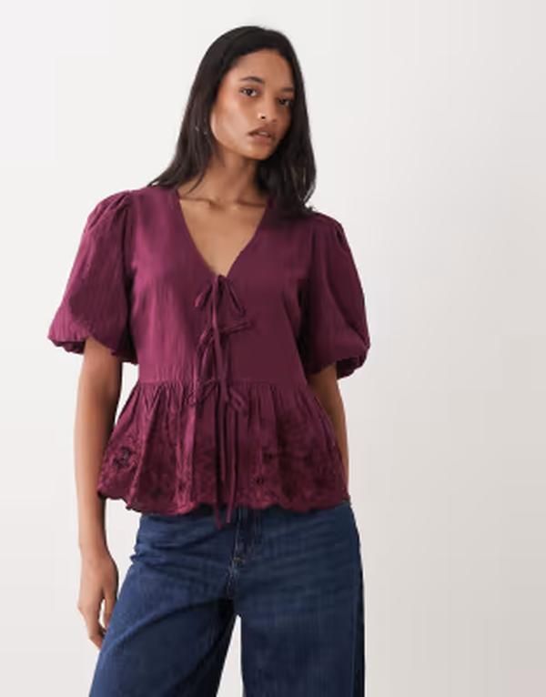 ノーバディーズ チャイルド レディース トップス シャツ 刺繍 ブラウス Nobodys Child Aries puff sleeve bow detail embroidered blouse in deep Wine Red レッド