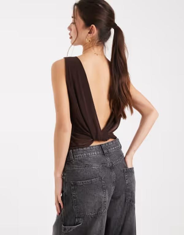 コルージョン レディース トップス Tシャツ COLLUSION slinky twist back slash neck top in chocolate チョコレート