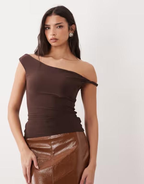 エイソス レディース トップス Tシャツ レース ASOS DESIGN lace up back twisted shoulder top in chocolate Brown ブラウン 10,345円