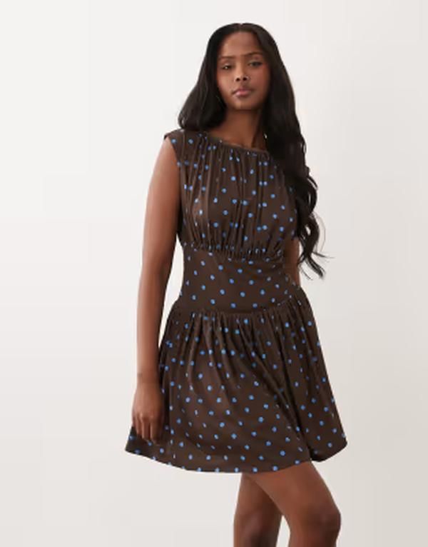 エイソス レディース トップス ワンピース ウエストマーク ドット ミニ ノースリーブ ASOS DESIGN sleeveless cinched waist mini dress in light blue and chocolate polka dots