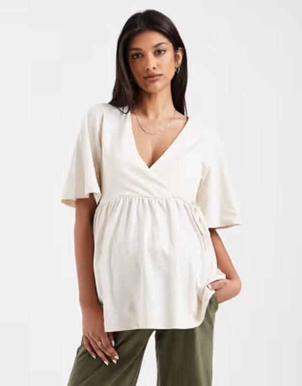 ママライシアス レディース トップス Tシャツ ジャージー マタニティ Mamalicious Mamalicious Maternity short sleeve wrap detail jersey nursing top in cream Birch ク 10,636円