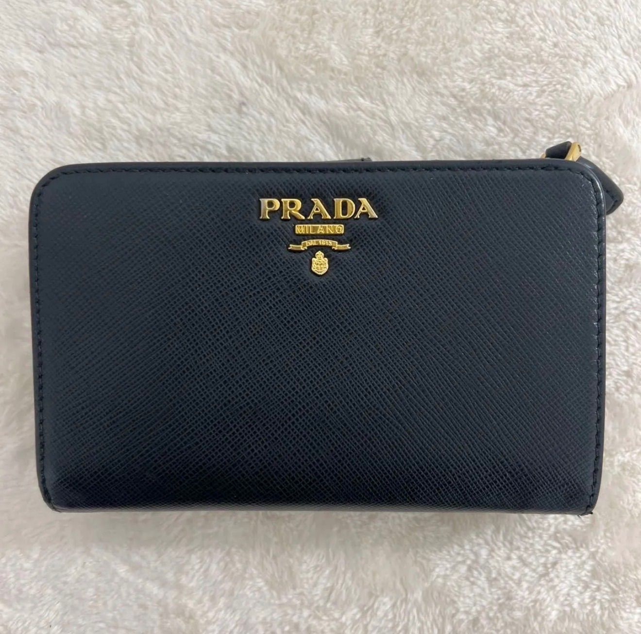 PRADA プラダ サフィアーノ 二つ折り財布 ブラック ゴールドロゴ ラウンドファスナー